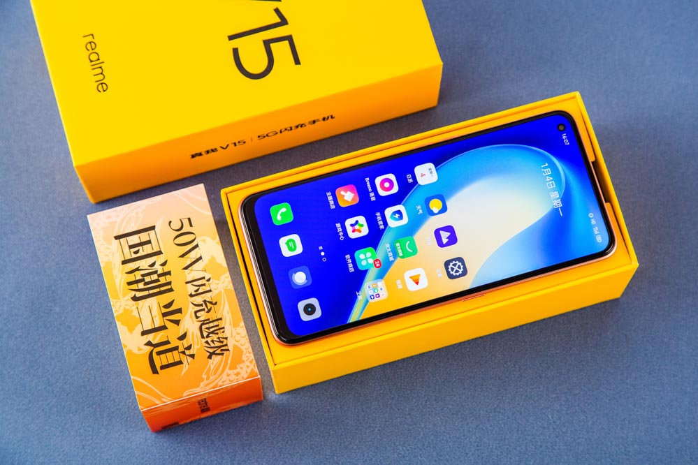 realme真我v15锦鲤色开箱,realmev15锦鲤色是玻璃后盖吗