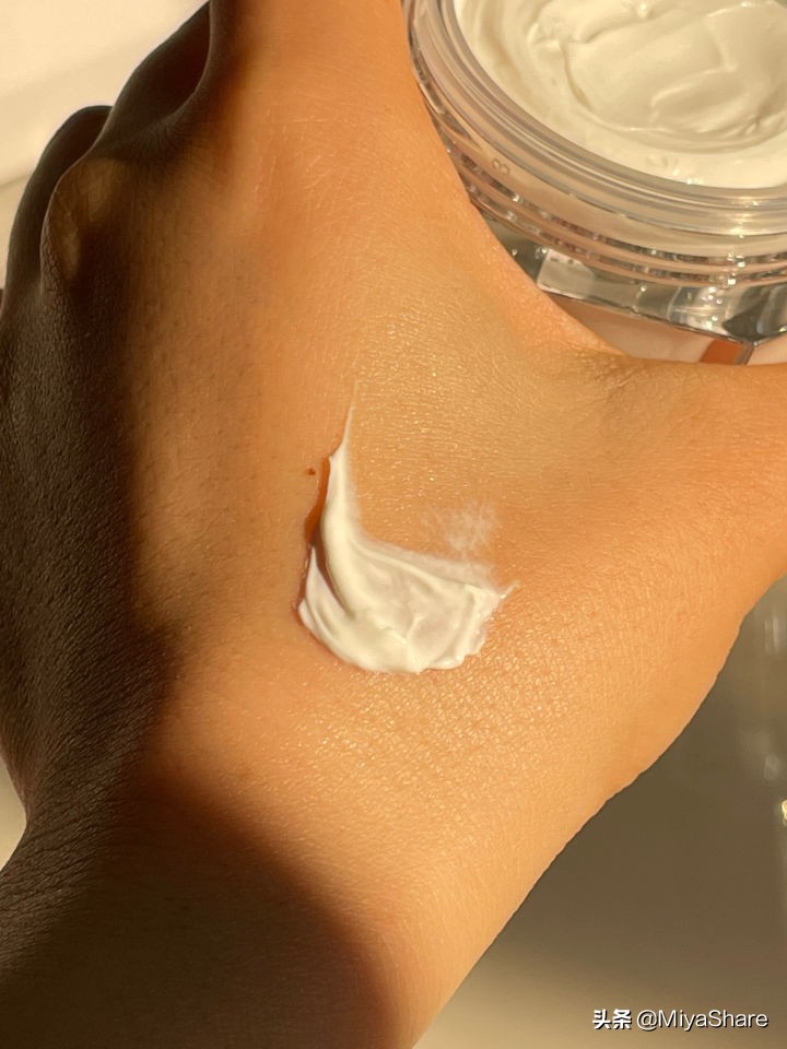 秋冬化妆起皮卡粉测评,秋冬底妆卡粉斑驳怎么办