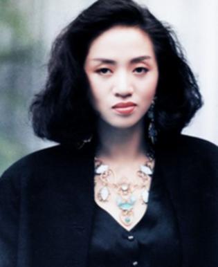 梅艳芳百变天后的陨落及未解之谜,梅艳芳百变天后的生活