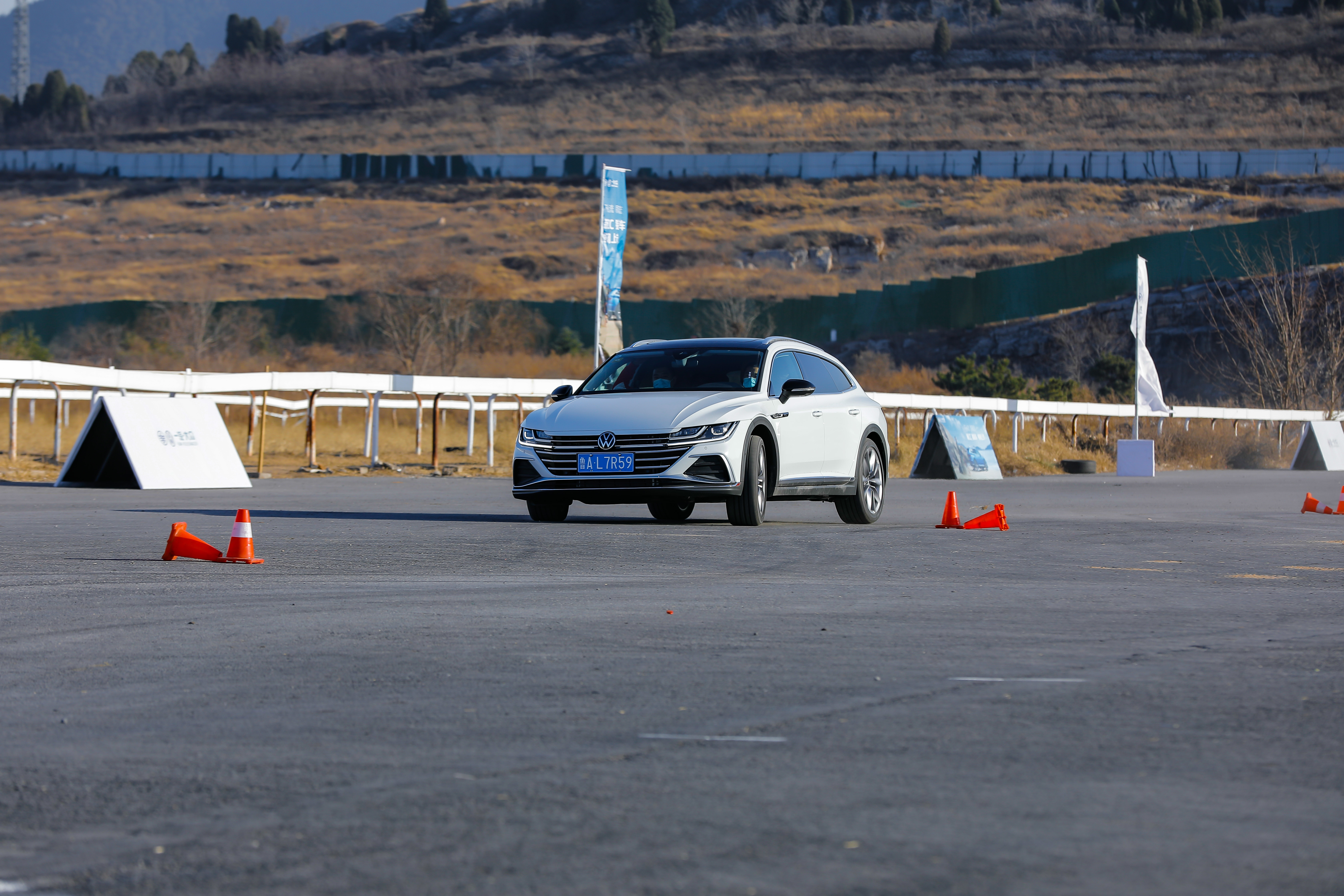 大众旅行车cc猎装版试驾,24款大众cc猎装试驾