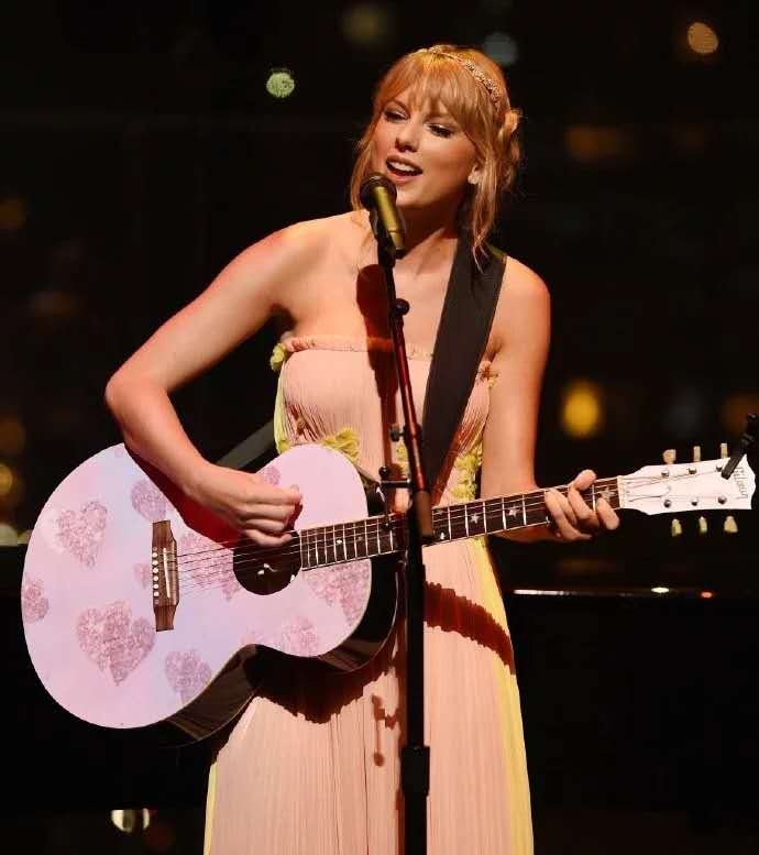 霉霉taylorswift新专辑销量,霉霉taylorswift2010年巡演