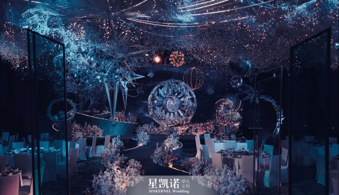 一整个触手可及的宇宙星河,把仰望的星空搬进婚礼,繁星璀璨