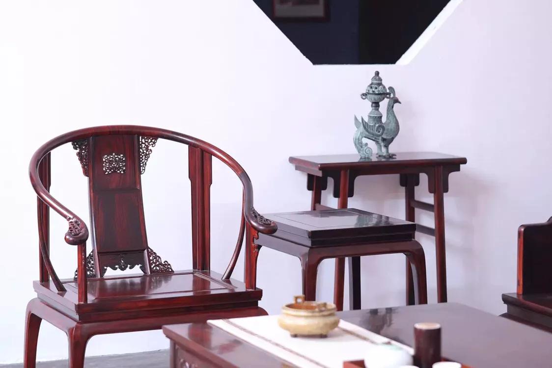 罗汉床当客坐,罗汉床上座