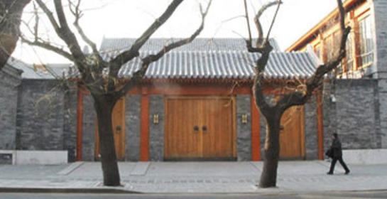 从“父女恋”到“母子恋”，这个52岁女人把自己活成了美国萧亚轩