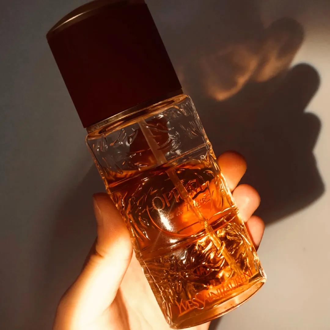 YLS 老*片鸦**#年代感的香水##不一样的香评#