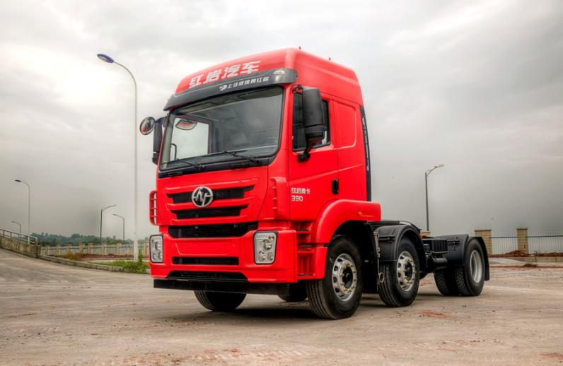 40年前的牵引车,50年红岩卡车