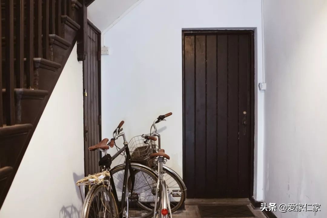 她买下32㎡上海老旧学区房,为女儿打造小桃园,还有超舒适大庭院