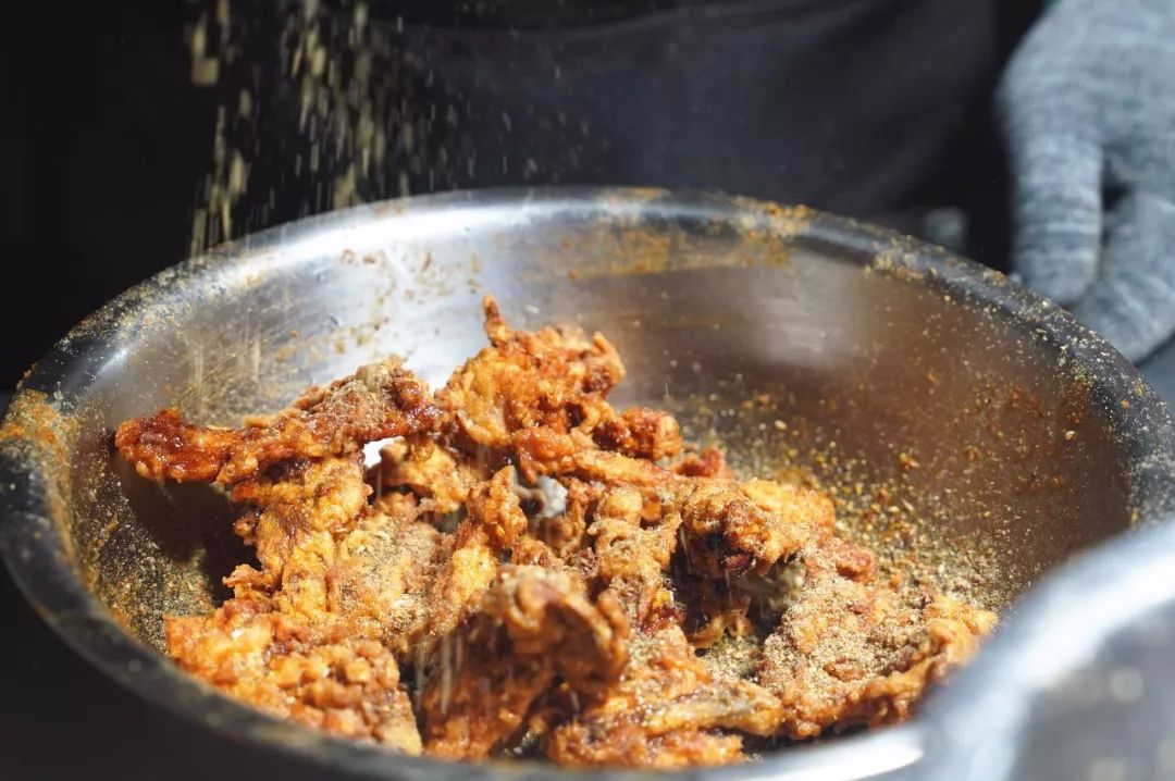 无夜市不夏天！西园里菜场竟然是个“深夜大食堂”？