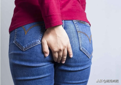 女性白带发黄异常，要警惕可能是3种妇科炎症的信号，别忽视