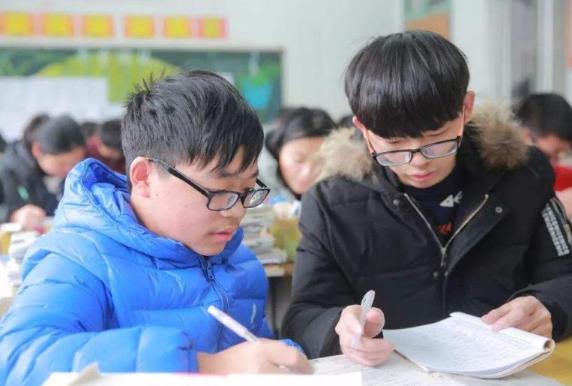 不讲武德的谐音,谐音梗夸英语老师