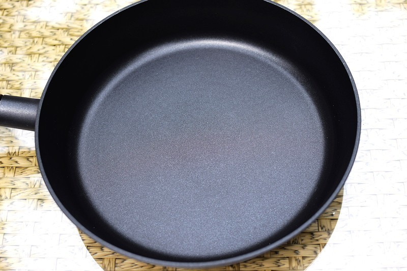 德国煎锅304不粘锅,德国原铸无涂层不粘锅