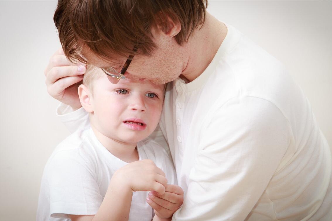 不讲理爱哭的孩子怎么教育,不生气不骂孩子