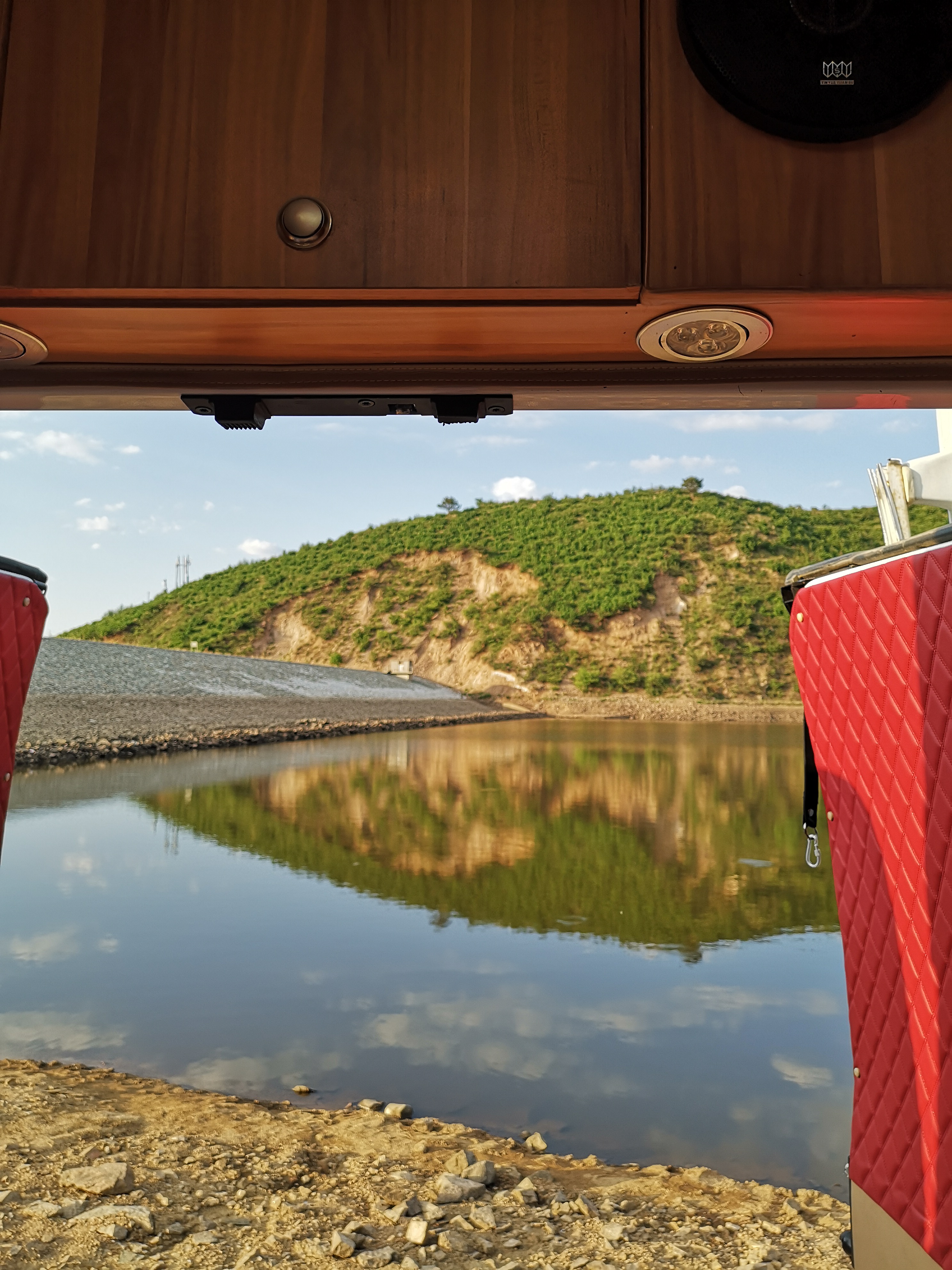 很惬意的路亚钓鱼,房车路亚野钓