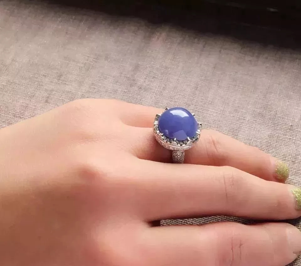 为啥翡翠的紫色被称为“春色”?这么香艳的名称其实源于一道菜