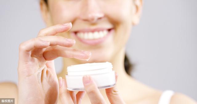 夏天脸上很干燥怎么补水,夏天脸上干燥起皮什么原因