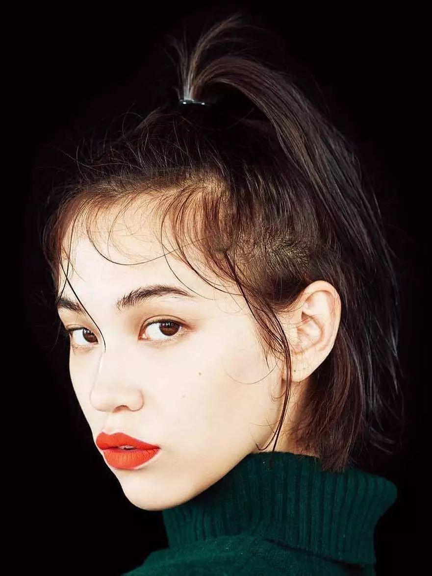 圆脸日系慵懒中性中短发卷发教程,日系圆脸短发发型女