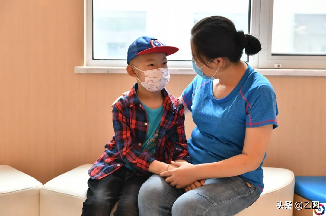 出租房唱歌女孩,出租房弹钢琴的孩子