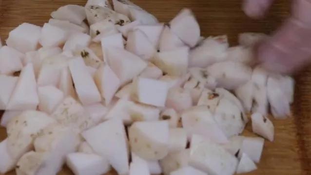 家庭自制麻辣魔芋干,手工麻辣魔芋干制作