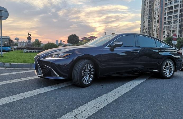 一直纠结雷克萨斯es和宝马5系,40万没买奔驰宝马