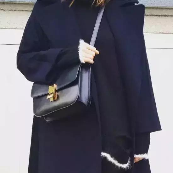 celine豆腐包保值吗,celine豆腐包每年有什么颜色