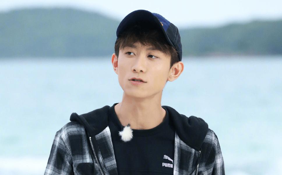 张一山开车完整视频,张一山开跑车视频