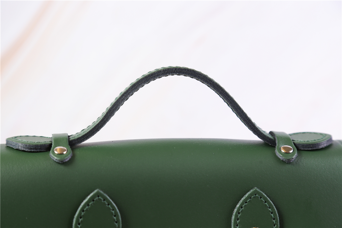 复古绿剑桥包如何搭配,英伦风剑桥包推荐