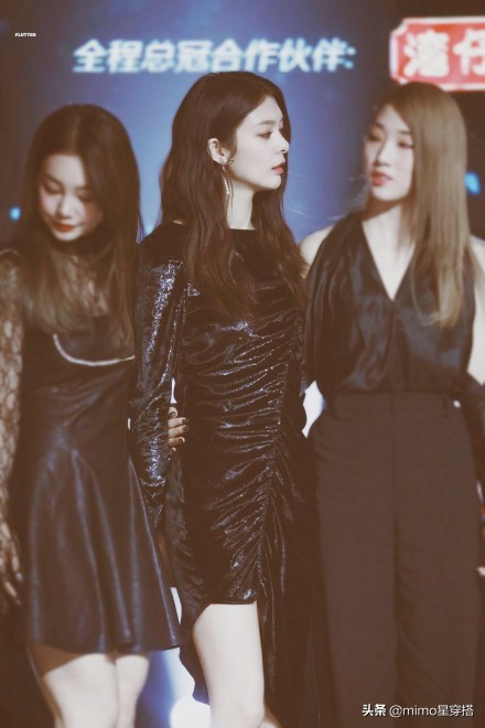 傅菁长发穿蓝色棉服,傅菁穿搭羽绒服