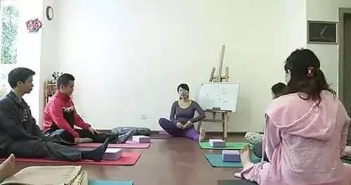 双盘腿的好处和功效,双盘腿对女性的好处