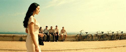 好莱坞的性感女神，男人的启蒙老师，成名作居然是一部「R级」片