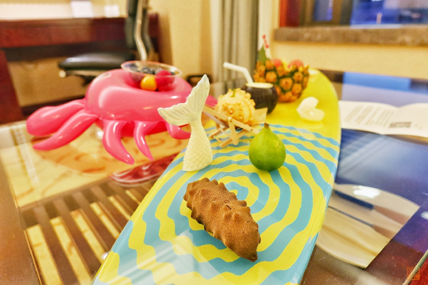 不能飞去巴黎伦敦,不如到大连喂鸽子,赏海景吃海鲜