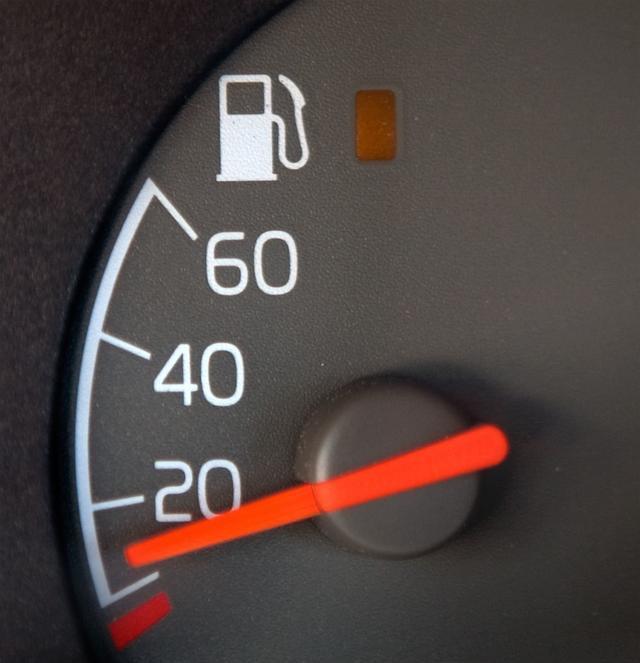 汽车什么时候加油最好长时间停放,汽车什么时候加油好上午还是下午