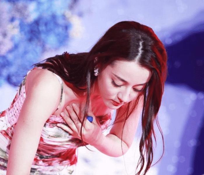 女星的“防光”手势，王子文佛系，李小璐满分，看见柳岩：服了