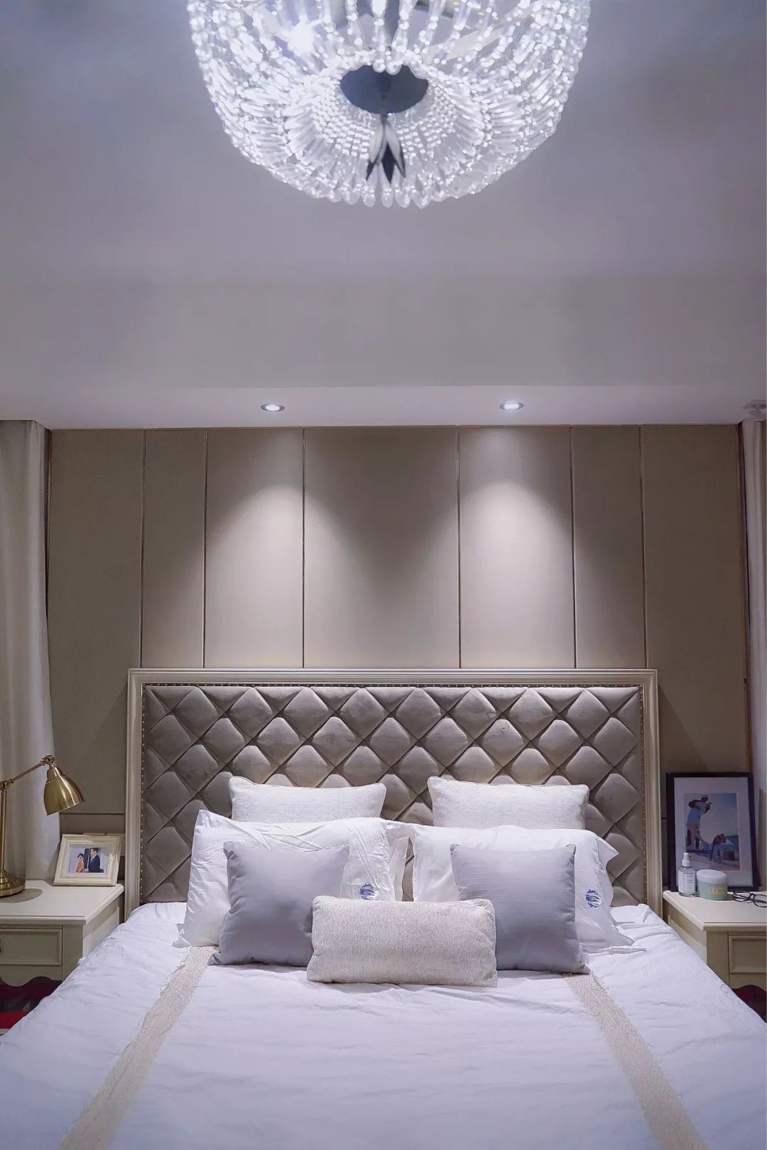 打造舒适的卧室,卧室床头选什么材质