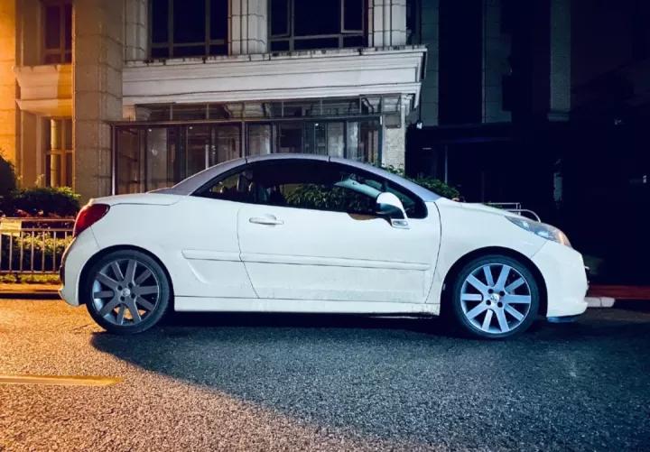 行驶时刹车异响踩刹车就没有异响,踩刹车有异响是怎么回事