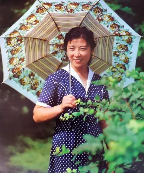 和丈夫携手到老，儿子是她的骄傲，72岁的王馥荔如今过得怎样？