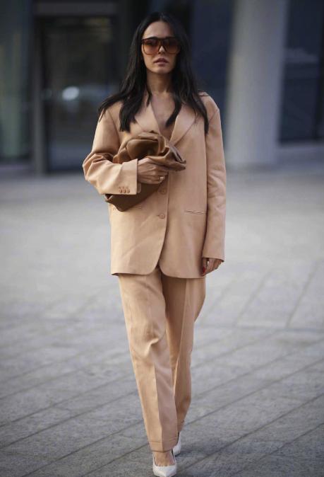 今年的ITBAG，BOTTEGAVENETA的THEPOUCH手拿包必须拥有姓名！