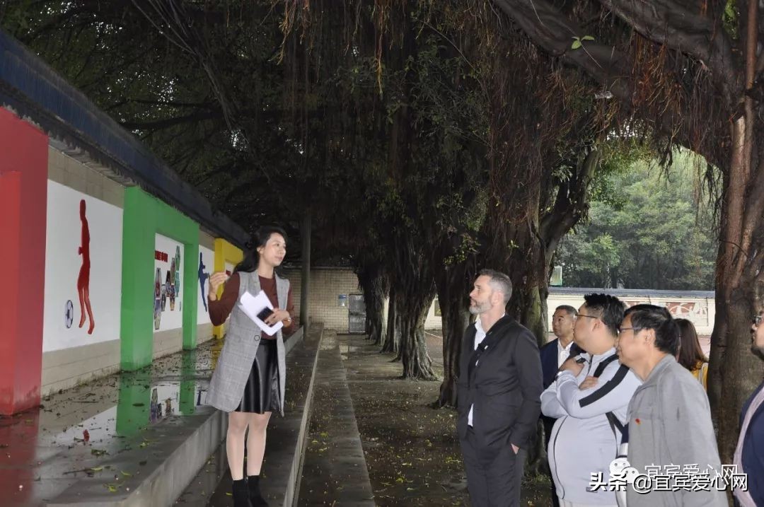 鏂拌タ鍏板ゥ鍏嬪叞瓒崇悆瀛︽牎,鏂拌タ鍏板ゥ鍏嬪叞澶у瀛︾敓瓒崇悆