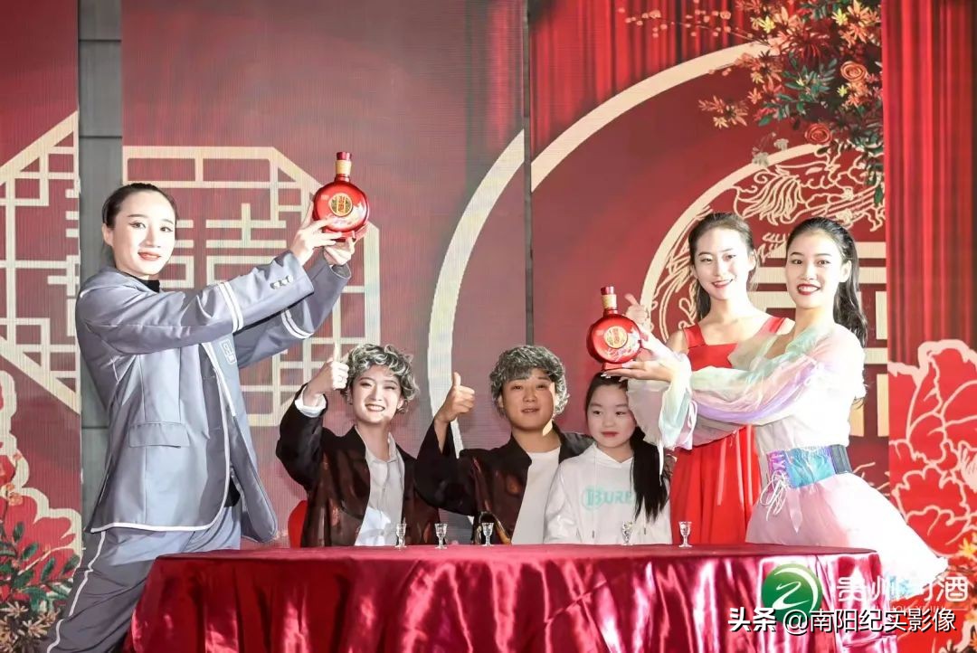 凤凰于飞喜宴之夜—贵州习酒习酒喜宴南阳上市发布会圆满成功