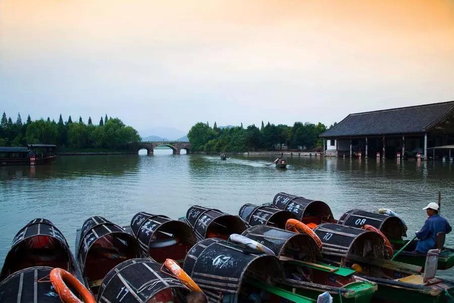 鲁迅笔下的鲁镇是什么样的地方,鲁迅小说中的鲁镇是个怎样的地方