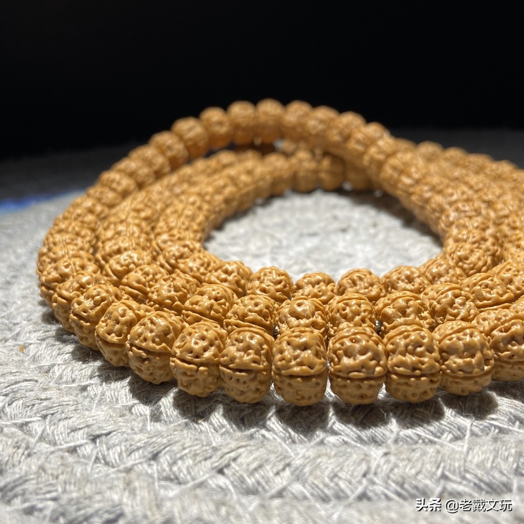 赏好物教学交流，今日给大家带来的是一串极品小金刚