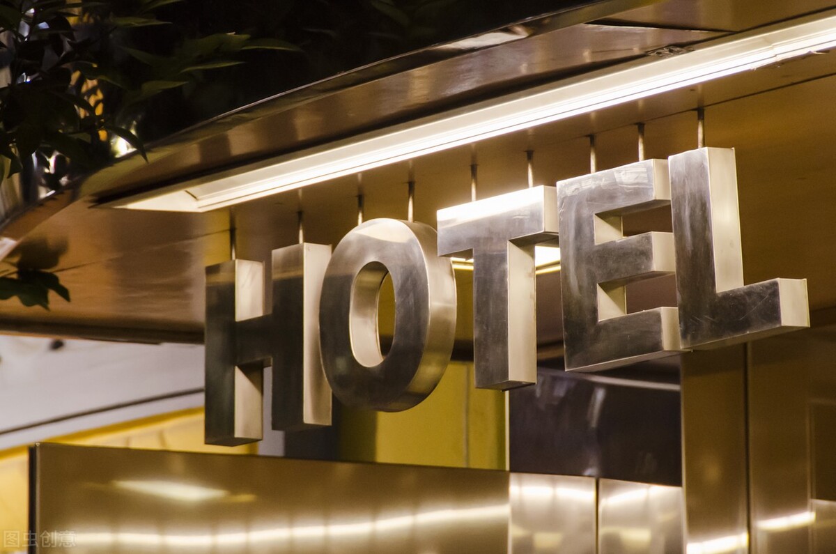 绕着富人转的假名媛，欲用PPT骗取银行2000万，曾半夜被赶出酒店