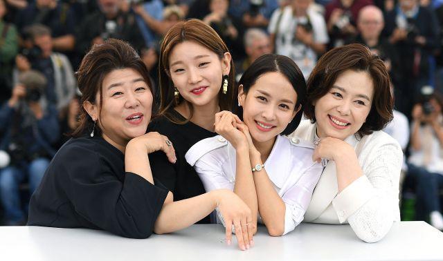 《上流寄生族》女主角原来是“韩版舒淇”被封“韩国第一*星艳**”