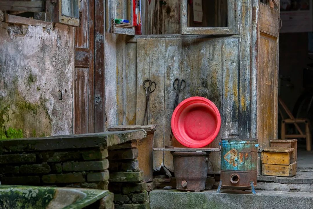 小时候没有暖气过冬视频,小时候没有空调的夏天都怎么过