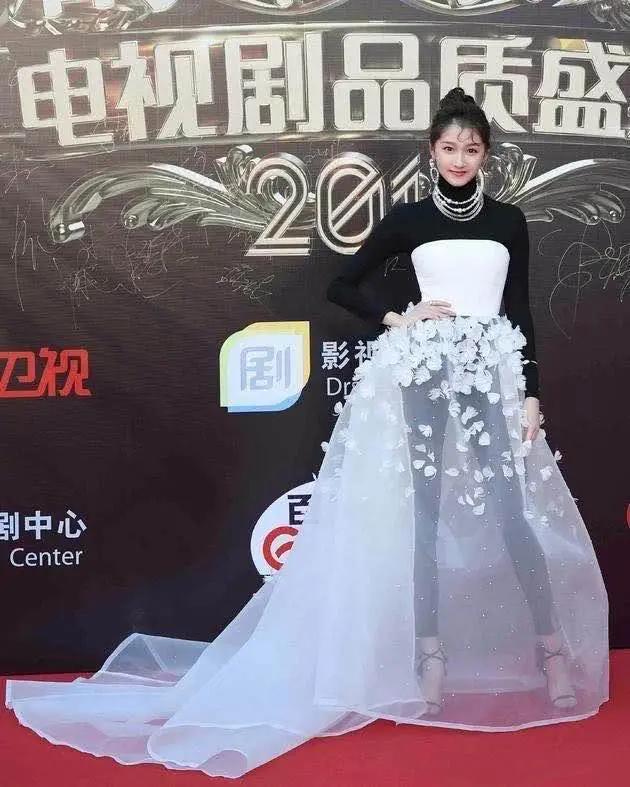 复古裙子裤子怎么搭配好看,复古裙裤怎么搭配上衣