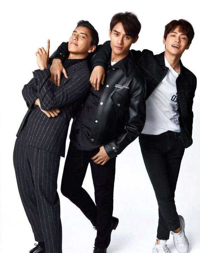 兄弟小小和谁在一起了,小小说兄弟