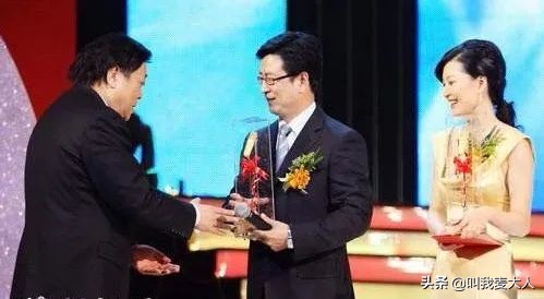 白岩松抑郁症看什么书走出来的,白岩松抑郁症自愈案例分享