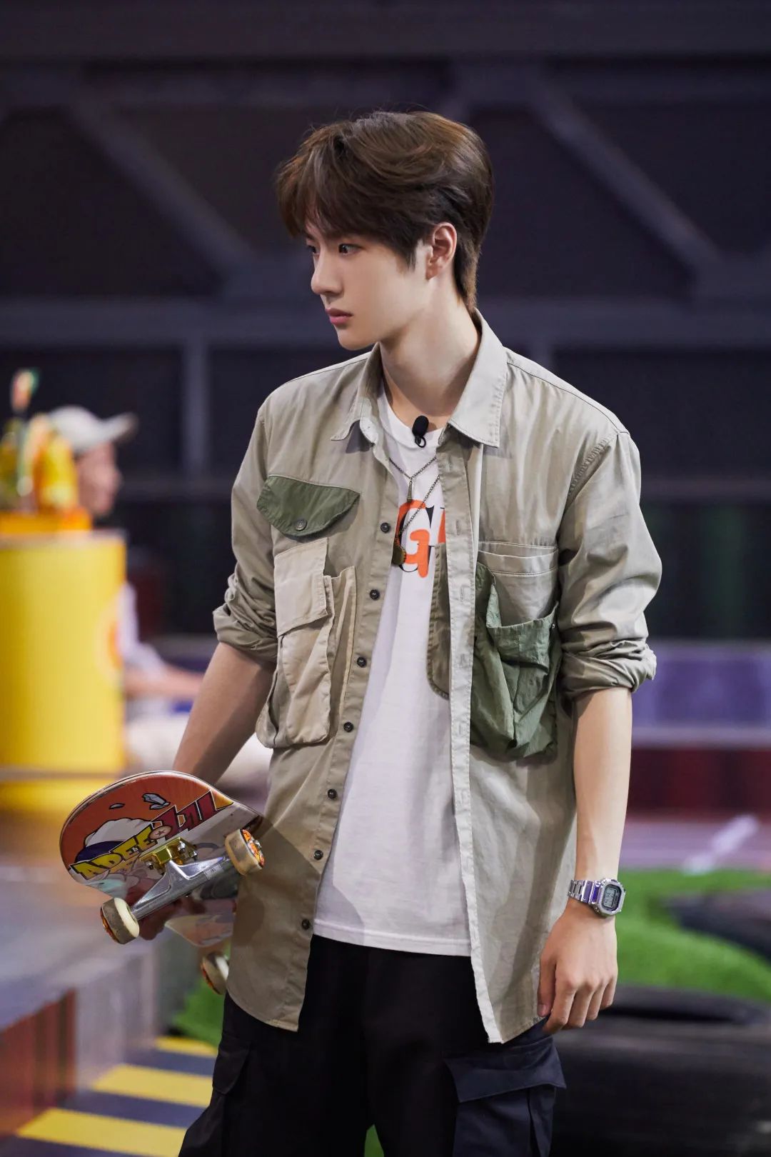 衣品超级好的男明星,王嘉尔穿的蔡徐坤同款衣服