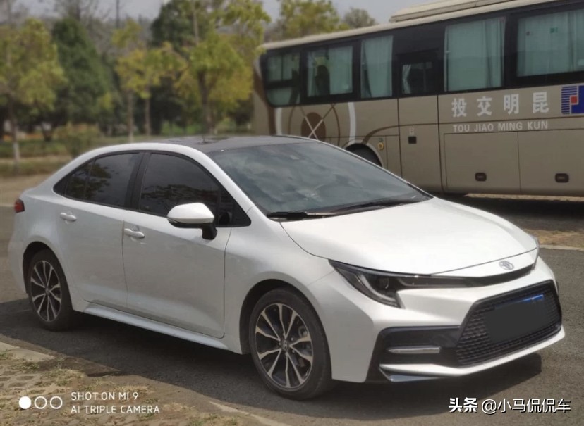 20岁喜提人生第一辆车本田,22款丰田雷凌领先版驾驶体验