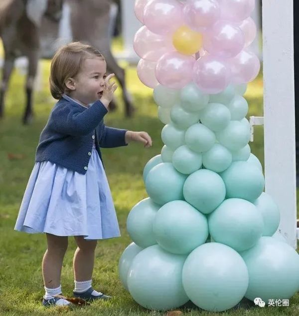 年龄相差89岁，英国王室最强“带货”组合