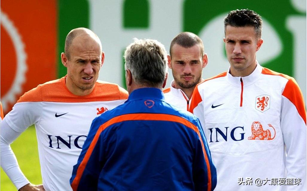 罗本斯内德范佩西亨特拉尔,罗本荷兰三棍